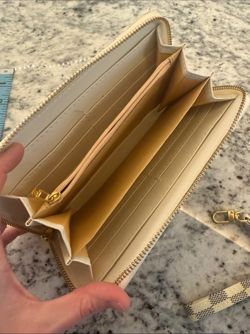 Wallet - Picture 4 of 7